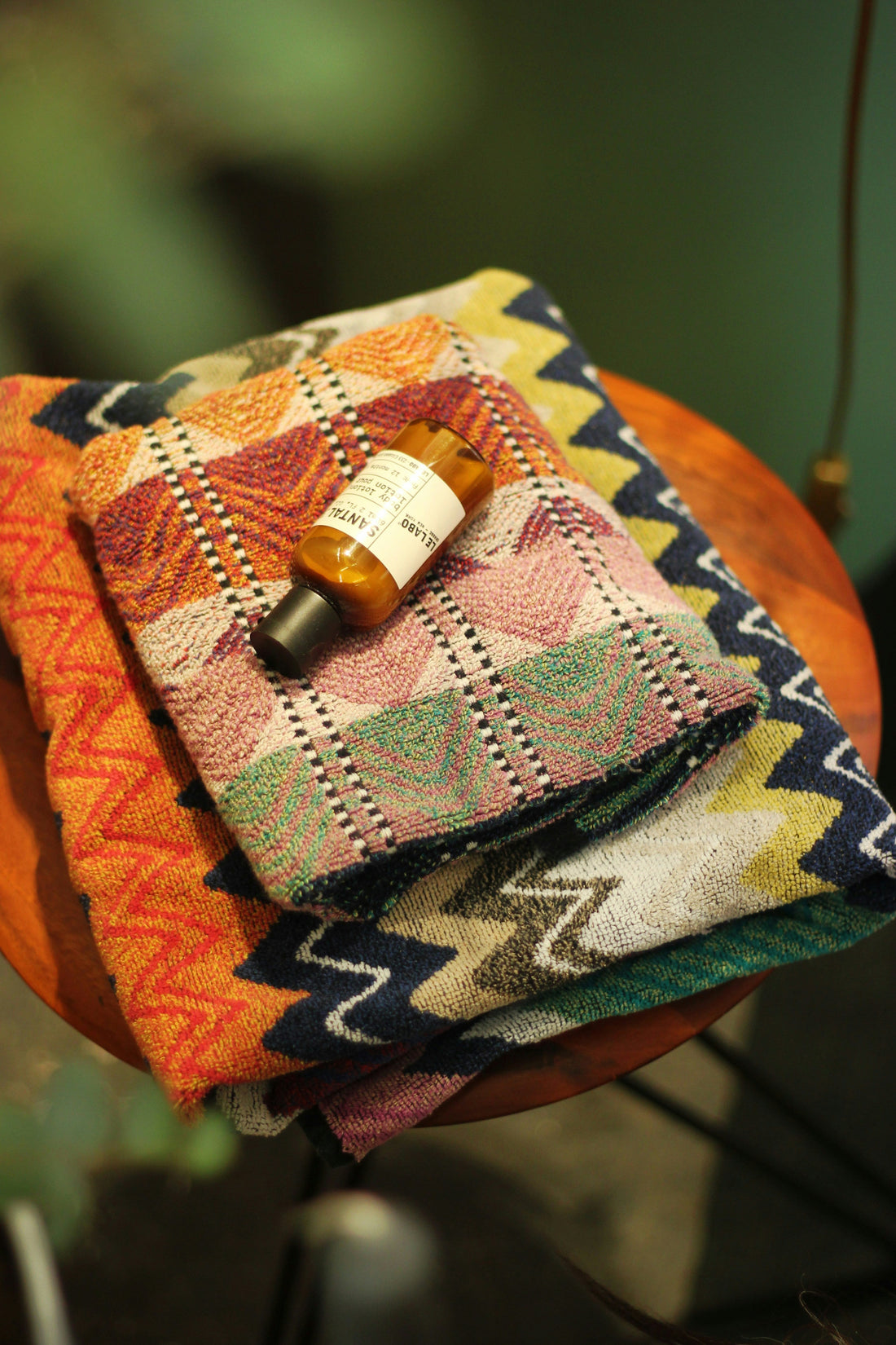 Jacquard Bath Towels: How Patterned Weaves Add Texture Without Printed Designs