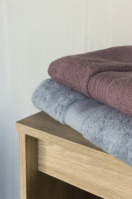 How to Choose Hand Towel Colors for Neutral, Modern, and Colorful Rooms