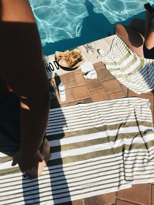 Patterned Travel Towels: How Stripes, Gingham, and Botanical Prints Affect Visibility and Style