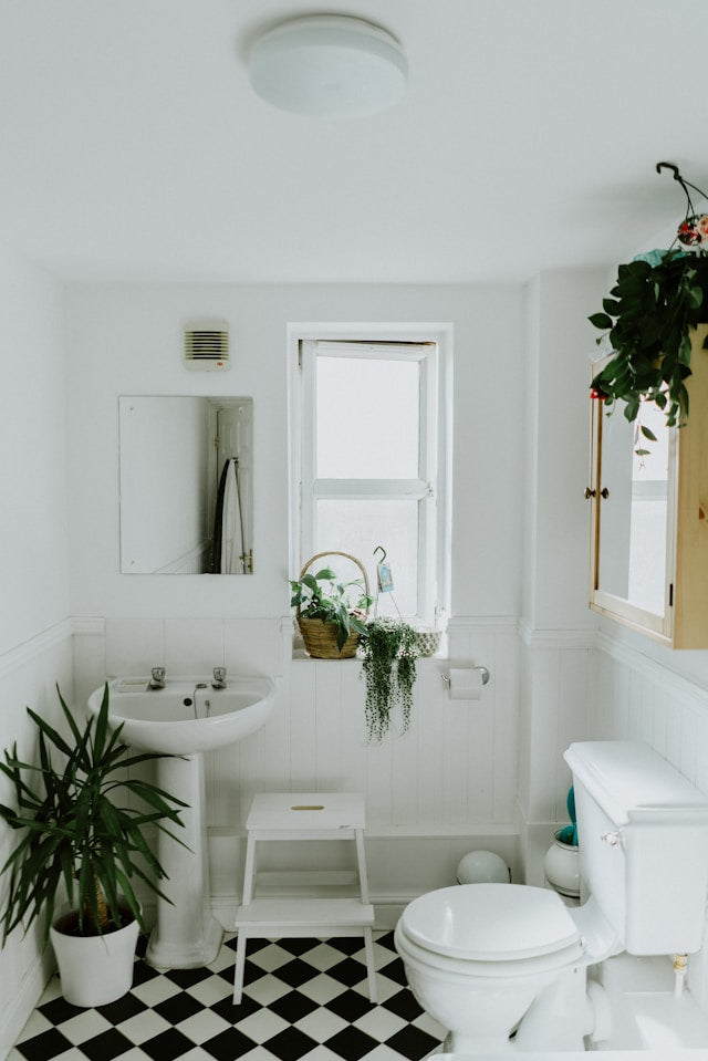 Creating a Clean and Organized Bathroom Routine