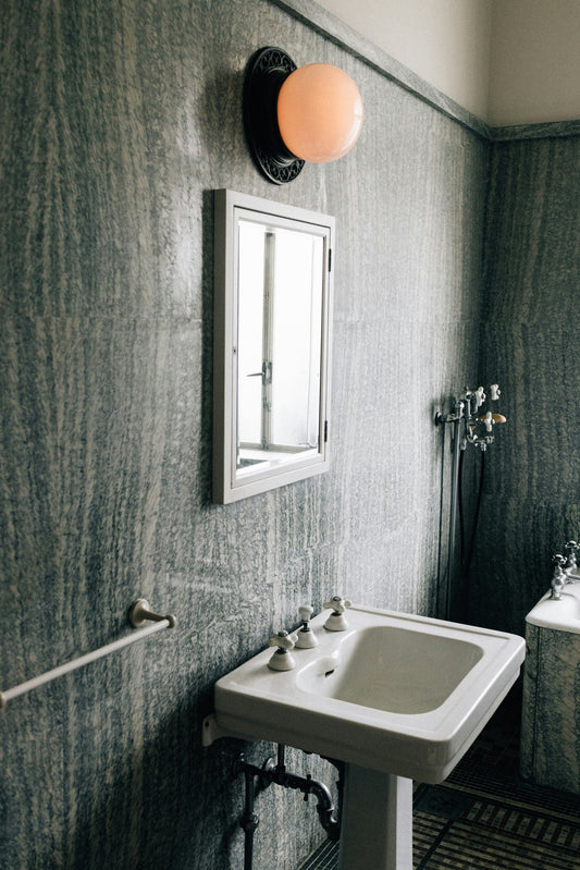 How to Choose a Towel Bar for a Small Bathroom
